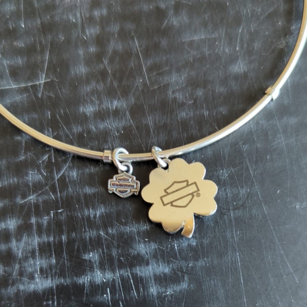 Harley Davidson Silver Clover Charm Bracelet - Picture 3 of 7
